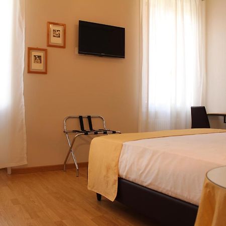 B&B Cangrande Di Danese-Viviani Verona Buitenkant foto