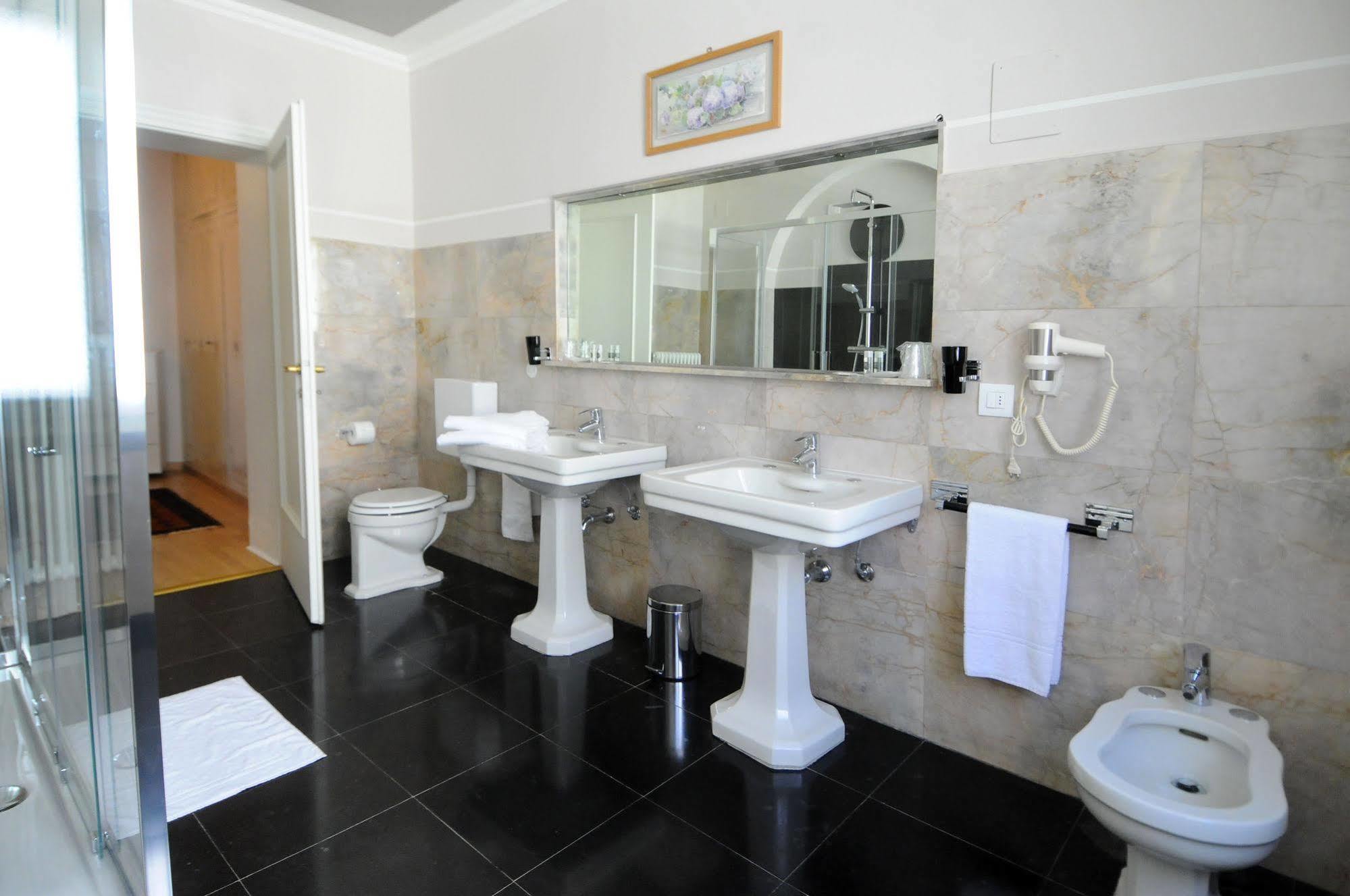 B&B Cangrande Di Danese-Viviani Verona Buitenkant foto