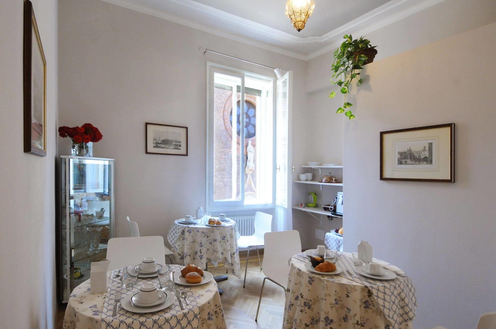 B&B Cangrande Di Danese-Viviani Verona Buitenkant foto